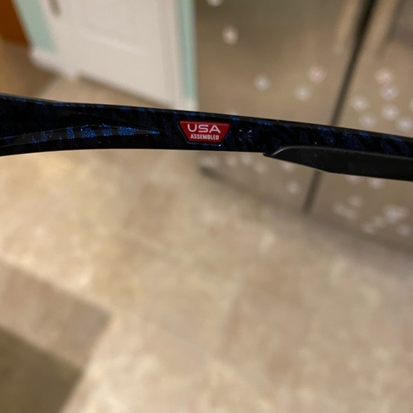 Oakley Eye Jacket Redux. Cobalt blue frame with positive red iridium lenses. - Picture 2 of 6